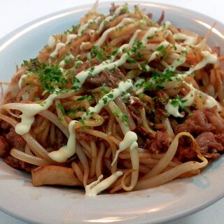 牛肉とエリンギともやしのソース焼きそば